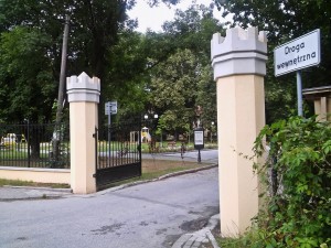 Obecna brama wjazdowa