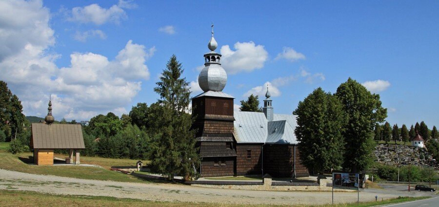 Zabytkowy drewniany kościół św. Marcina Biskupa - Czarny Potok