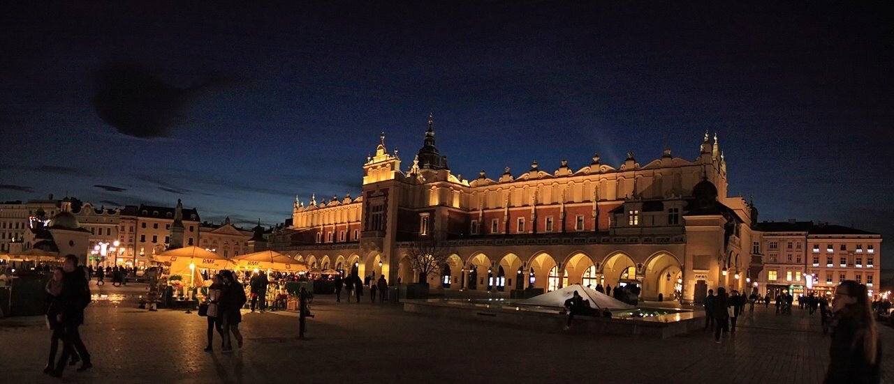 Kraków - Rynek Główny i Sukiennice w nocy