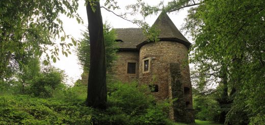 Dwór obronny w Wieruszycach